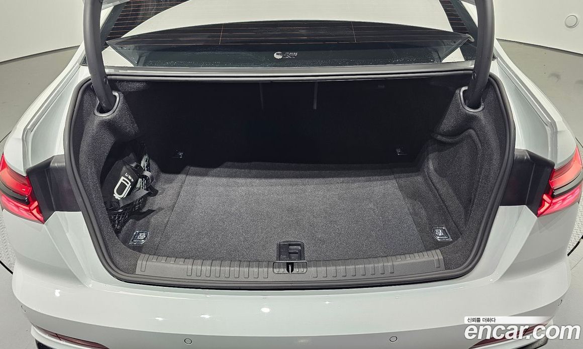 Audi A6 (C8) фото 19