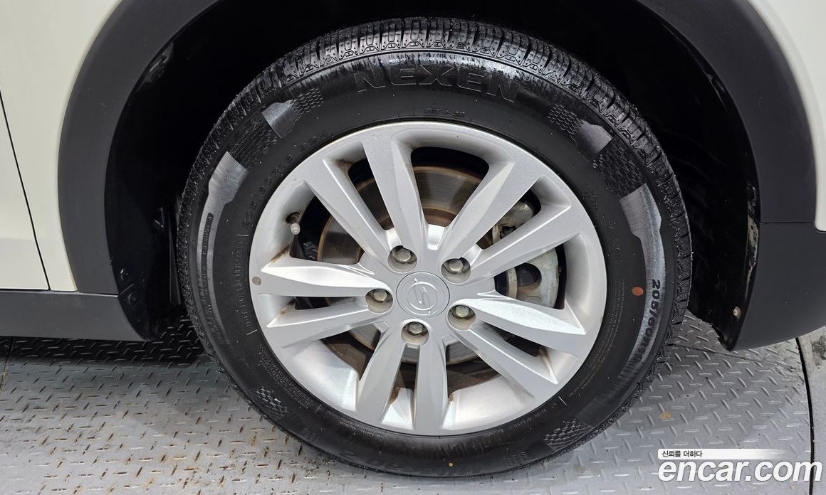 SsangYong (KG Mobility) Tivoli фото 5