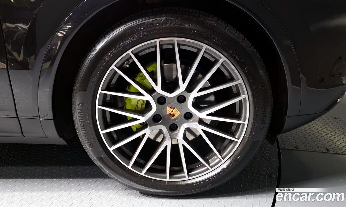 Porsche Cayenne 3rd Gen фото 21