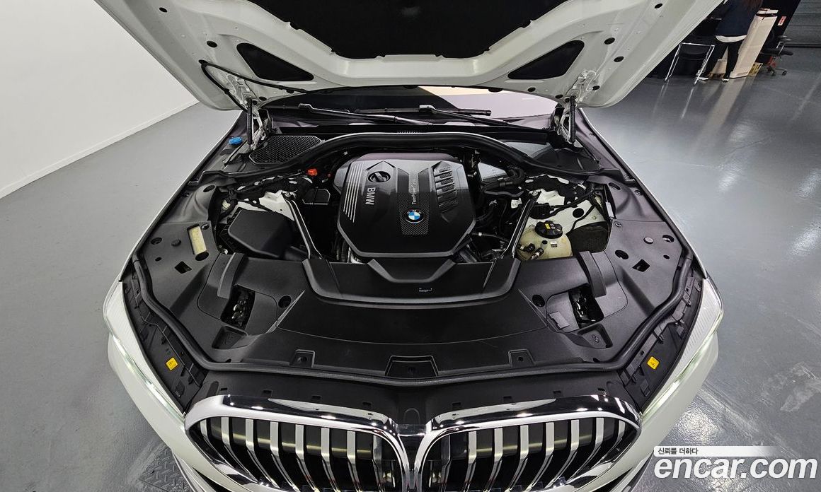 BMW 7-Series (G11) фото 6