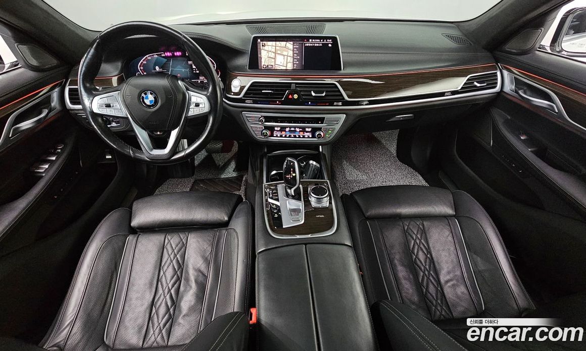 BMW 7-Series (G11) фото 7
