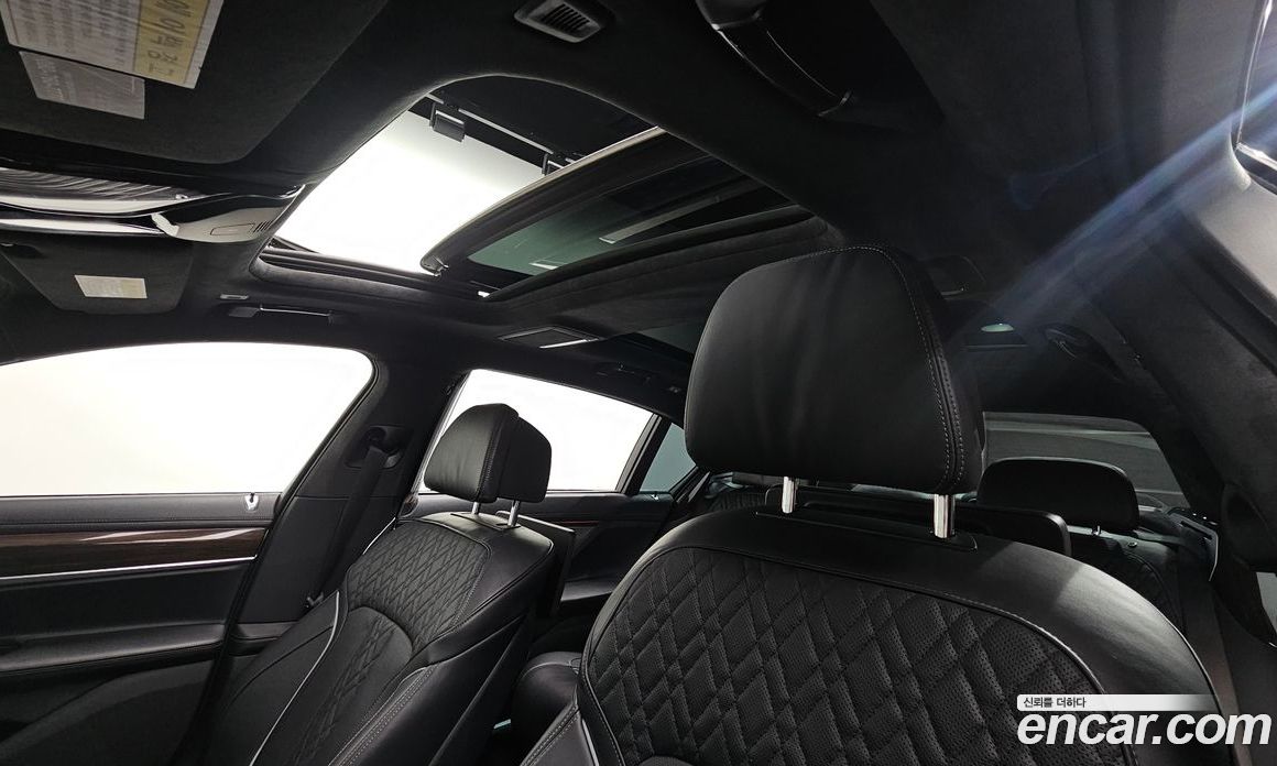 BMW 7-Series (G11) фото 16