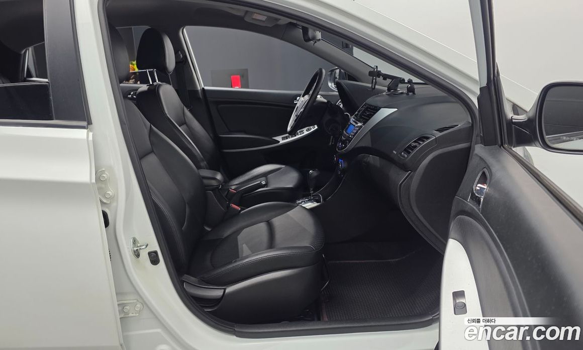 Hyundai Accent (New Type) фото 12