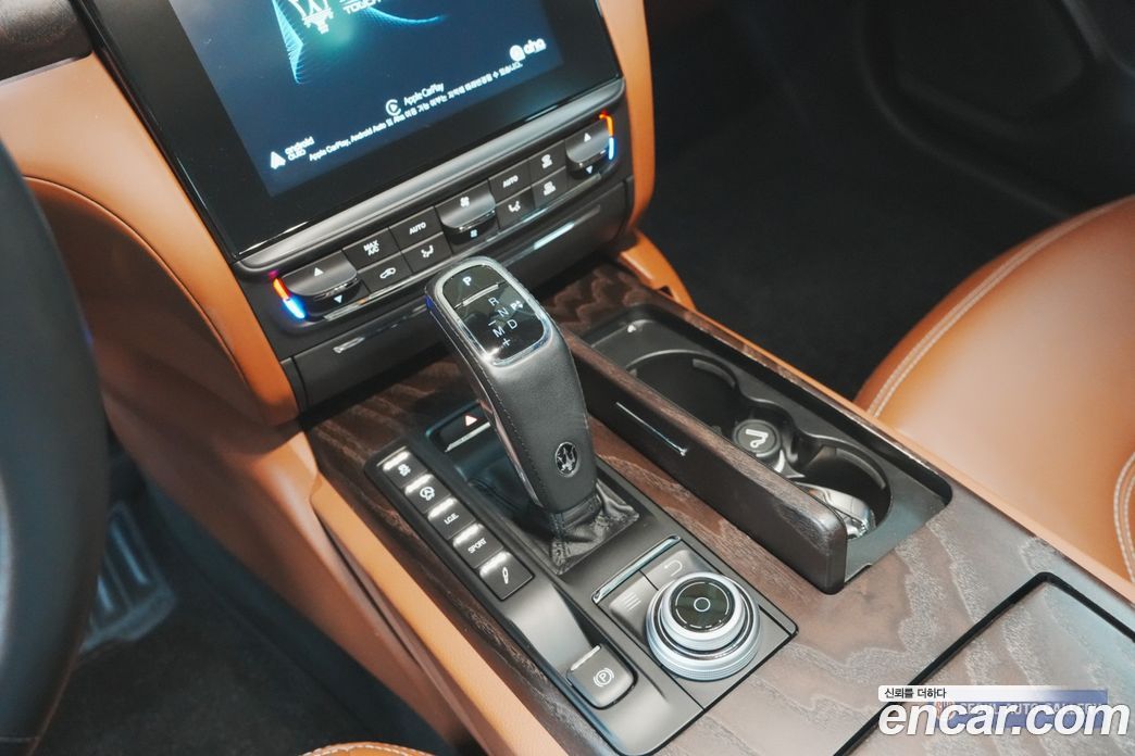 Maserati Quattroporte фото 9