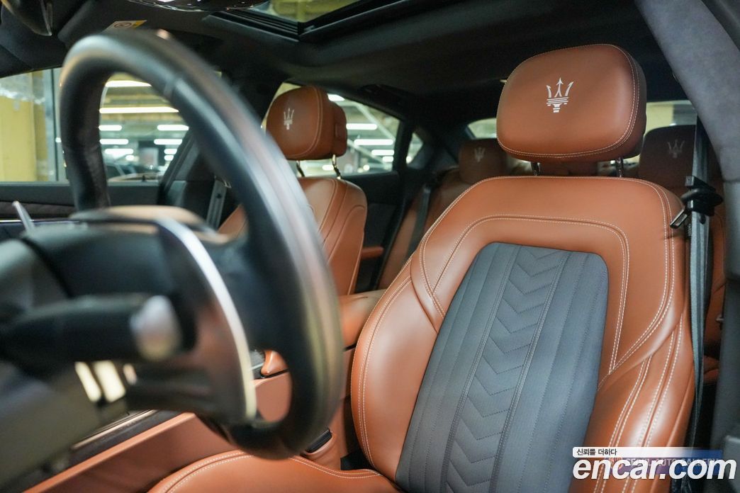 Maserati Quattroporte фото 10