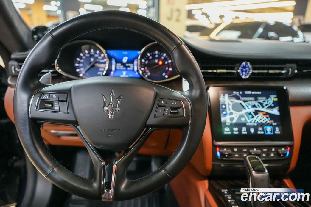 Maserati Quattroporte фото 11