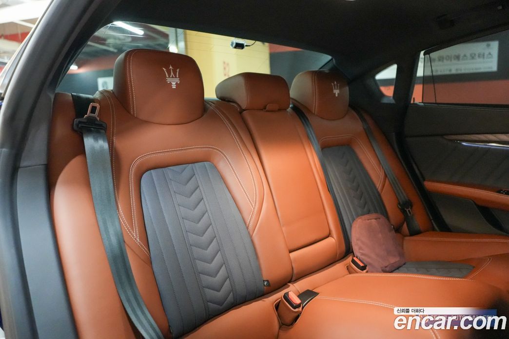 Maserati Quattroporte фото 17