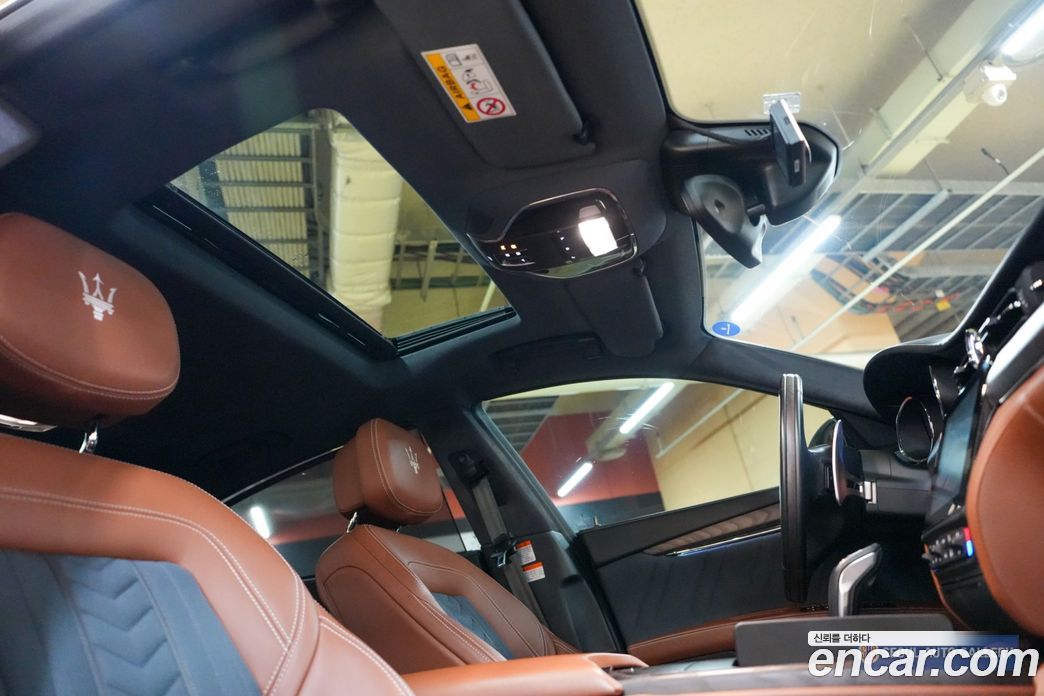 Maserati Quattroporte фото 19