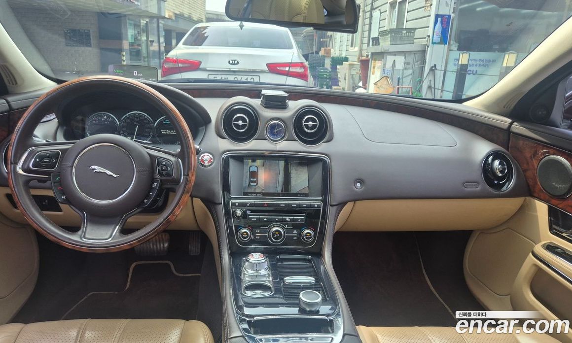 Jaguar XJ Restyling фото 7