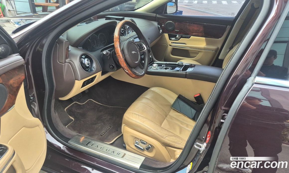 Jaguar XJ Restyling фото 10