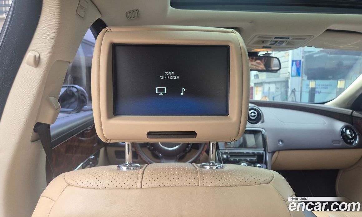 Jaguar XJ Restyling фото 19