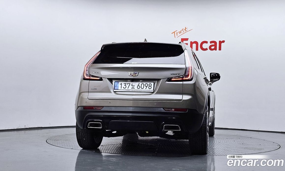 Cadillac XT4 фото 4