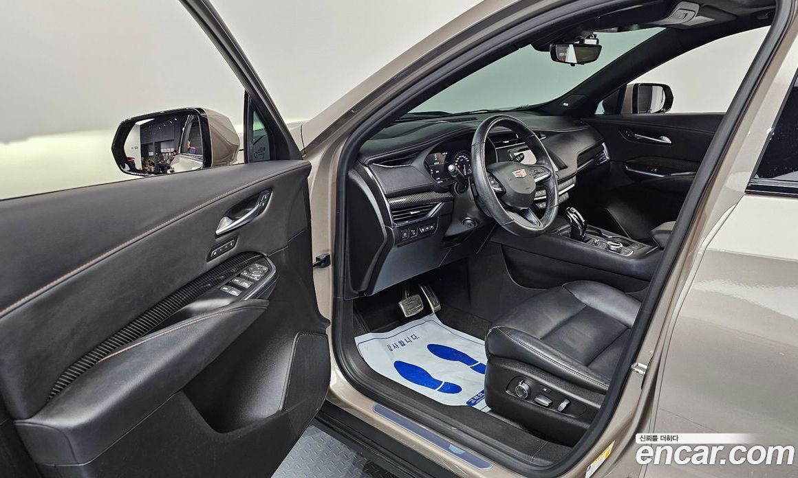 Cadillac XT4 фото 10