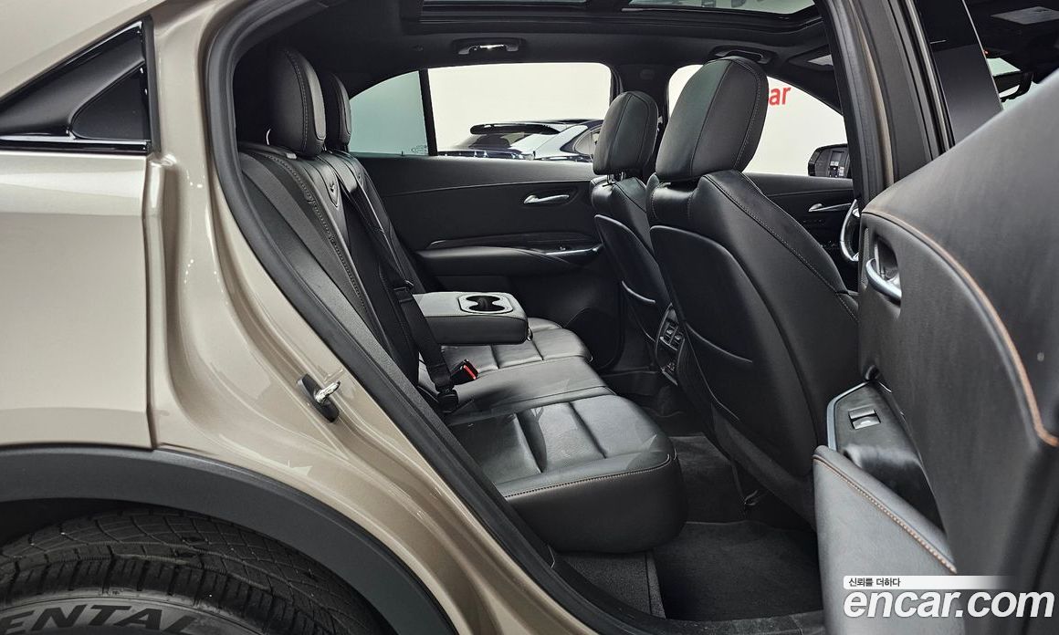 Cadillac XT4 фото 11