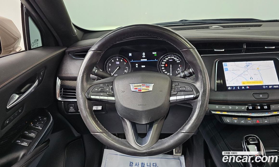Cadillac XT4 фото 12