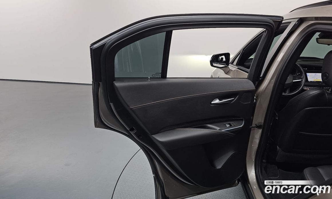 Cadillac XT4 фото 25