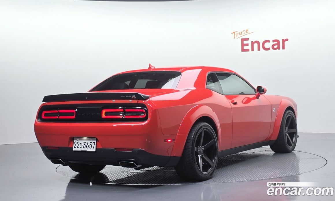 Dodge Challenger фото 2