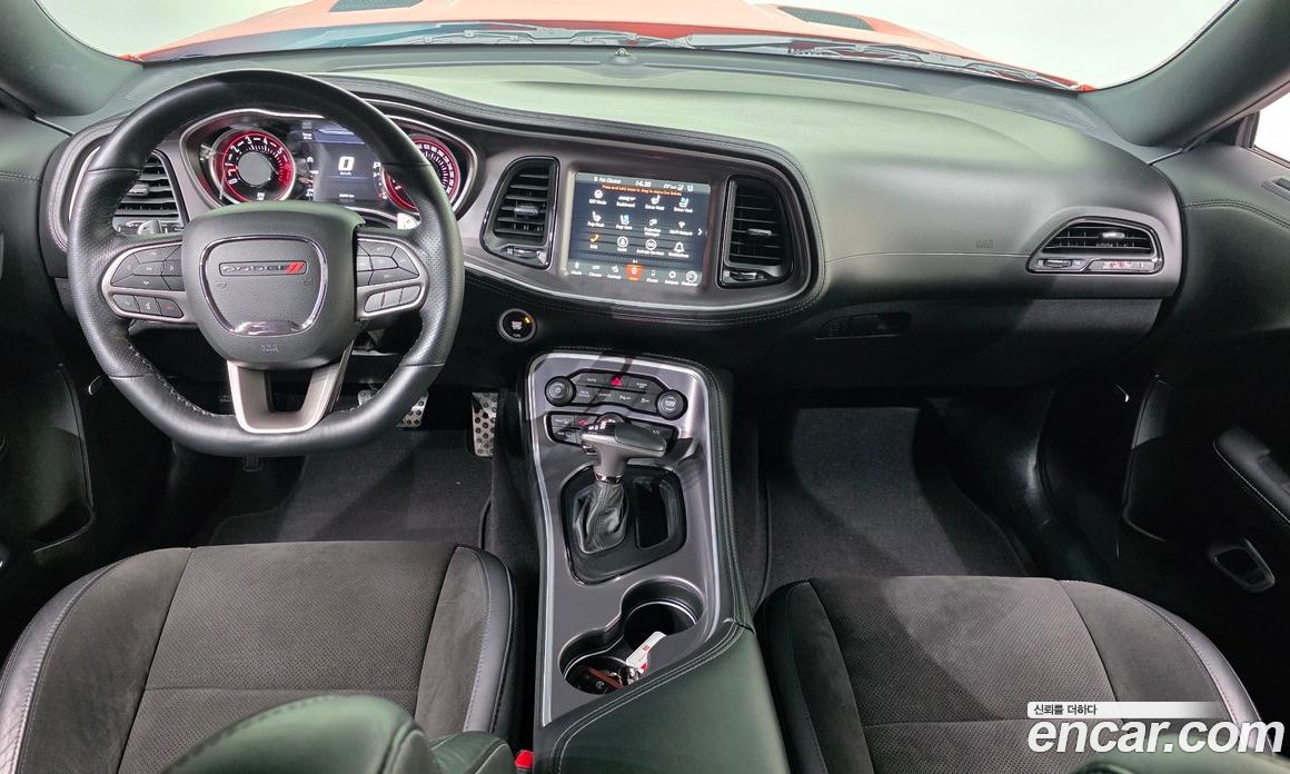 Dodge Challenger фото 7