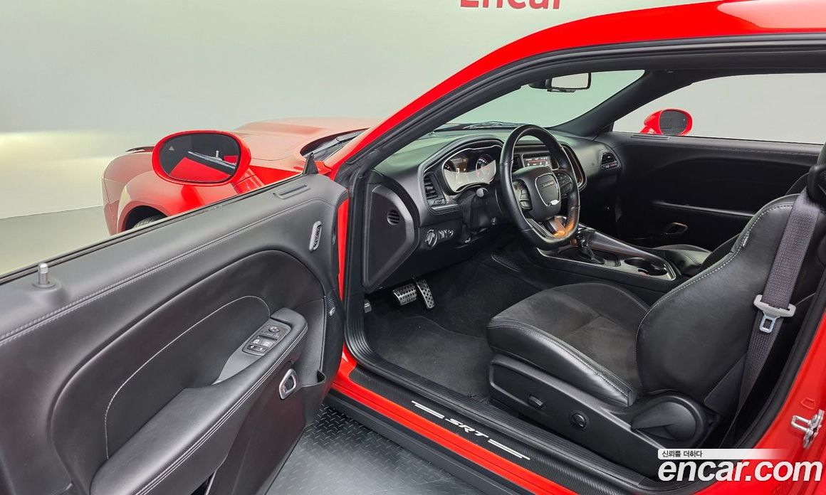 Dodge Challenger фото 10