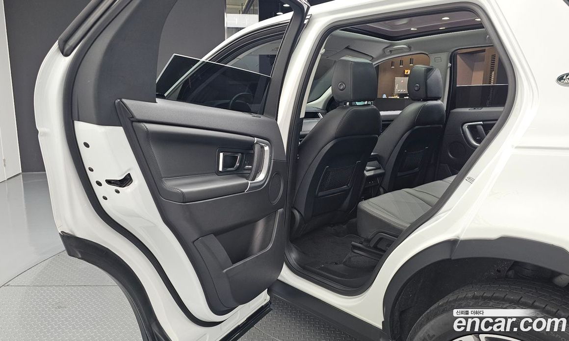 Land Rover Discovery Sport 1st Gen фото 12