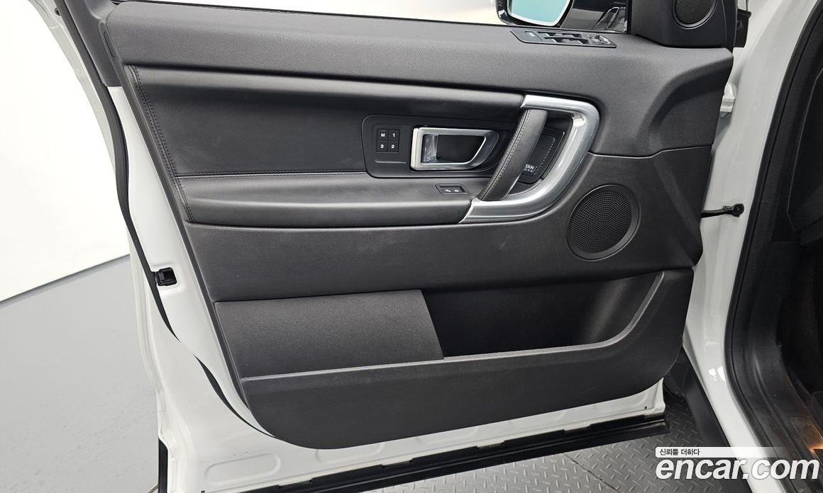 Land Rover Discovery Sport 1st Gen фото 24