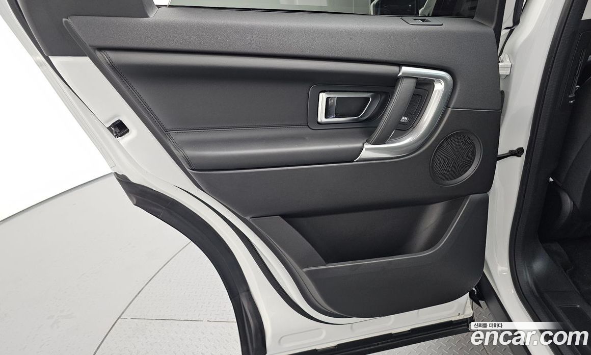 Land Rover Discovery Sport 1st Gen фото 25