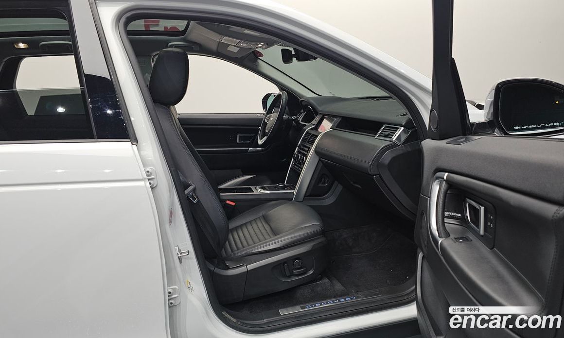 Land Rover Discovery Sport 1st Gen фото 26