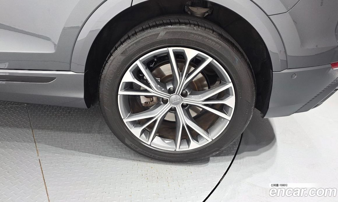 Audi Q8 (4M) фото 21