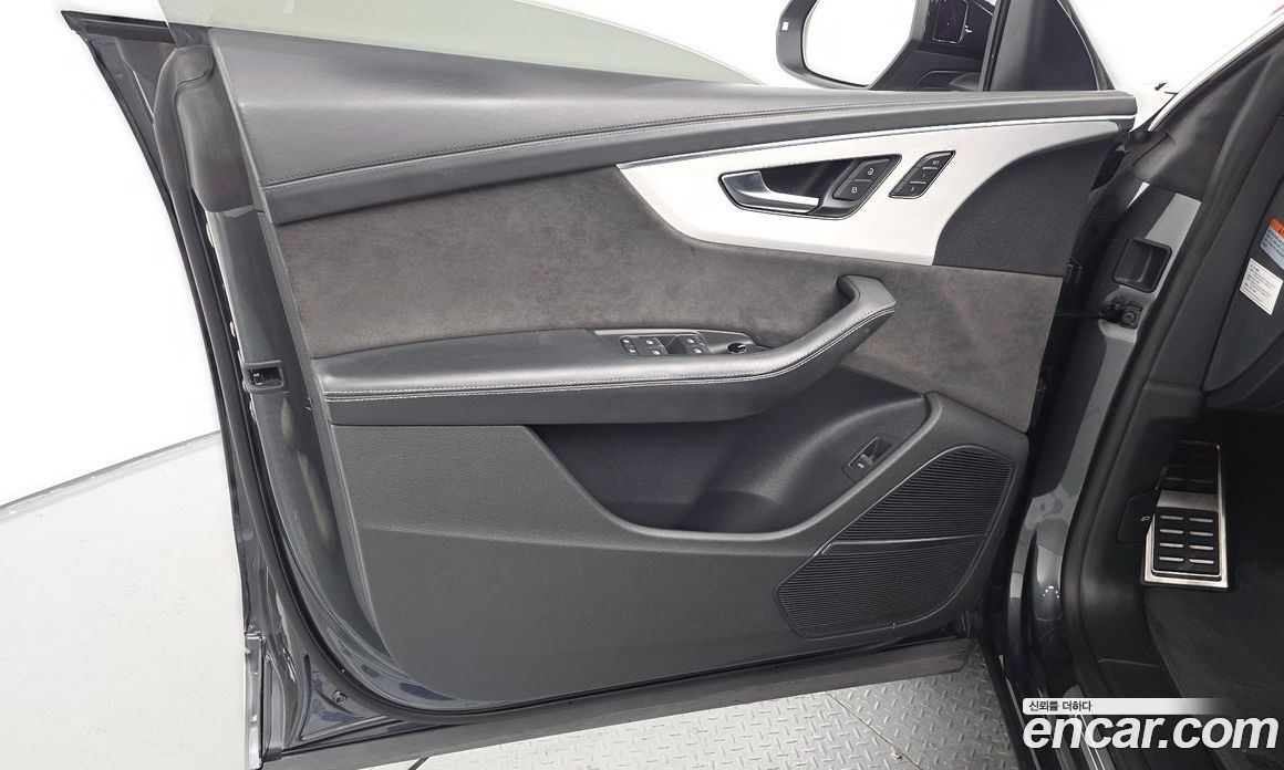 Audi Q8 (4M) фото 24