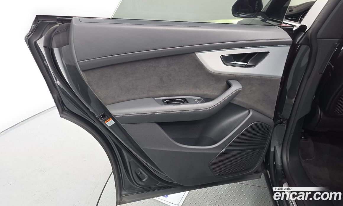 Audi Q8 (4M) фото 25