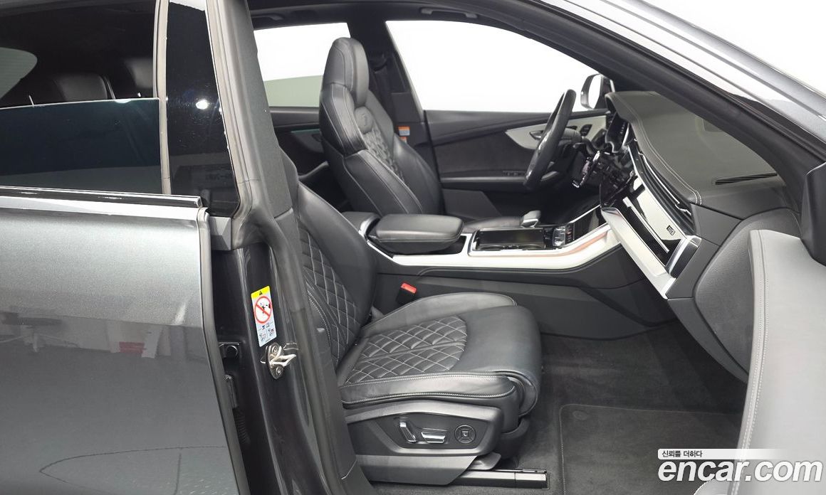 Audi Q8 (4M) фото 26