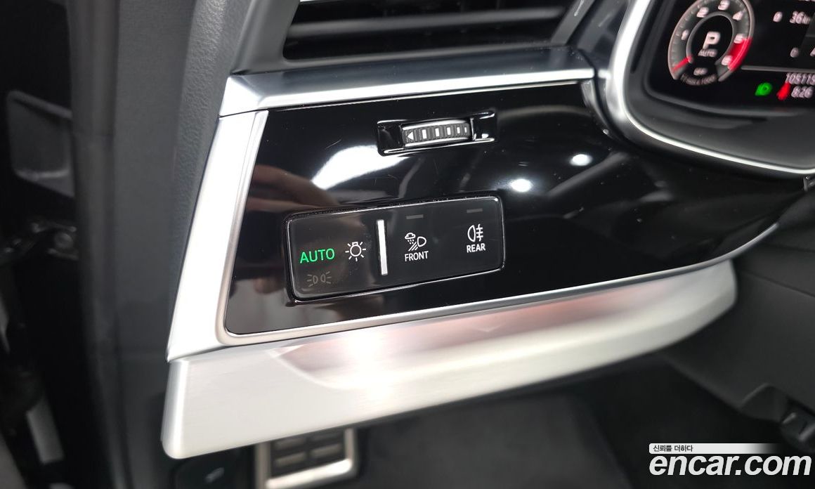 Audi Q8 (4M) фото 27