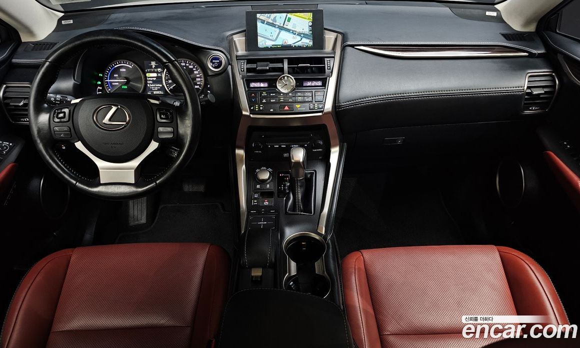 Lexus NX300h фото 7