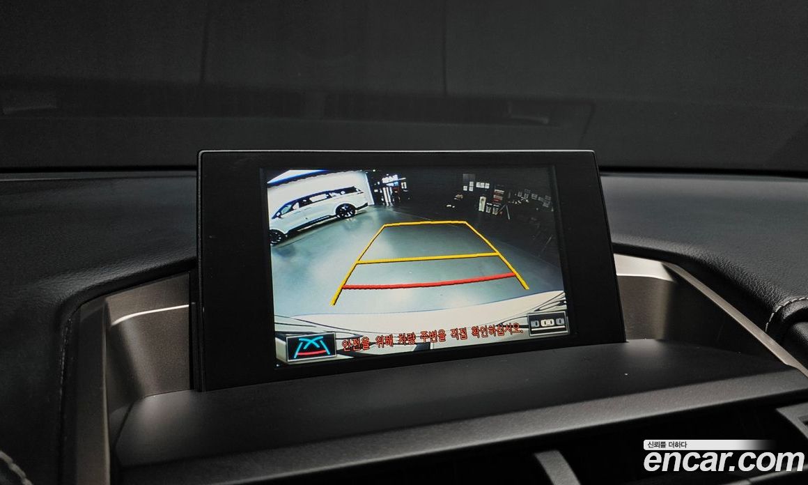 Lexus NX300h фото 15