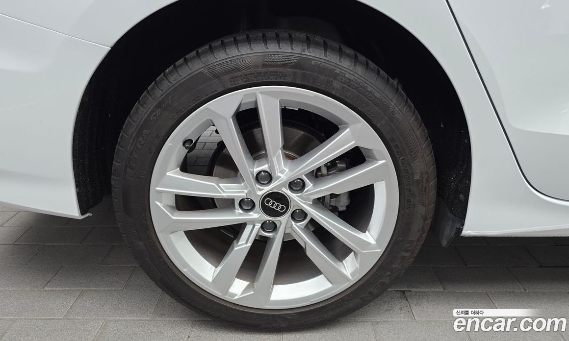 Audi A3 (8Y) фото 5