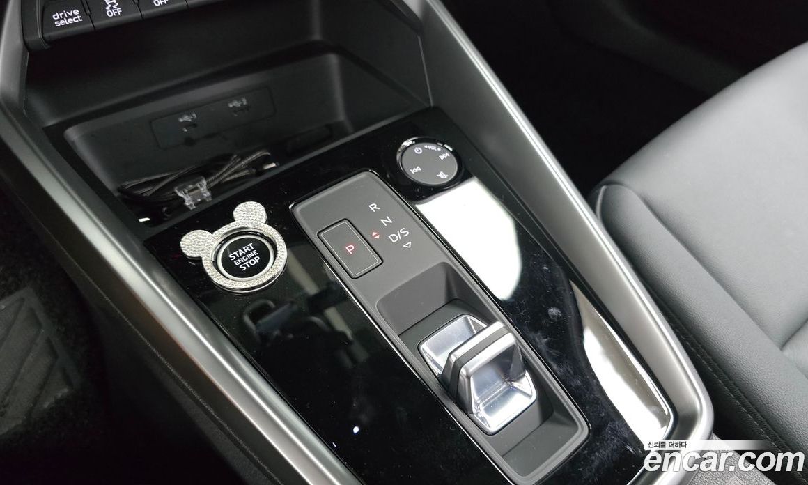 Audi A3 (8Y) фото 9