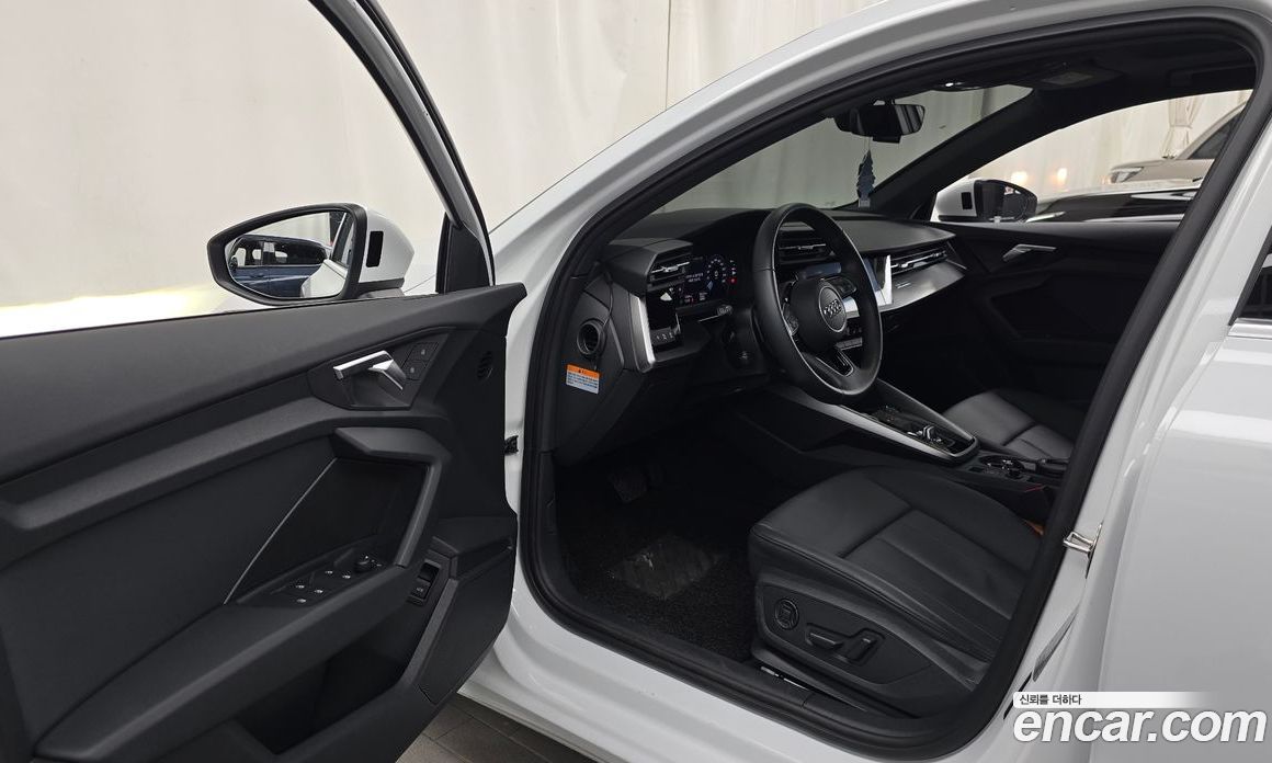 Audi A3 (8Y) фото 10