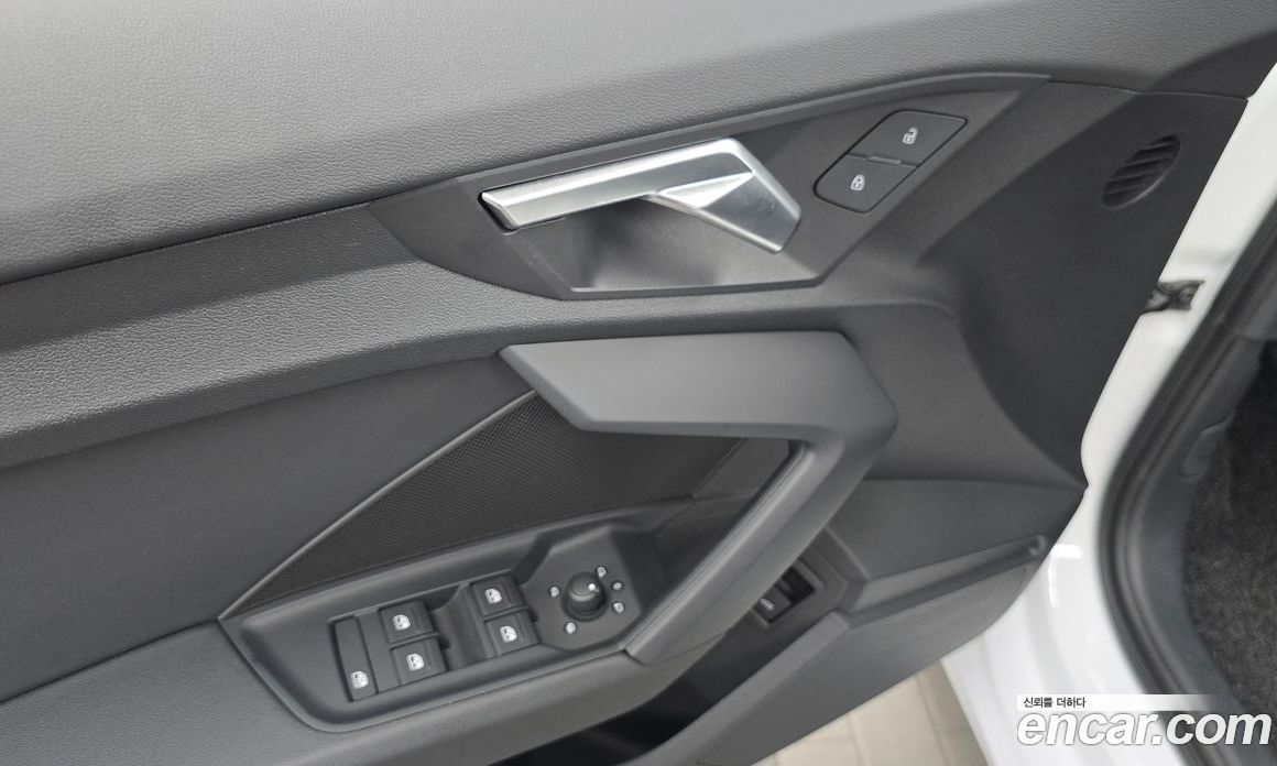Audi A3 (8Y) фото 30