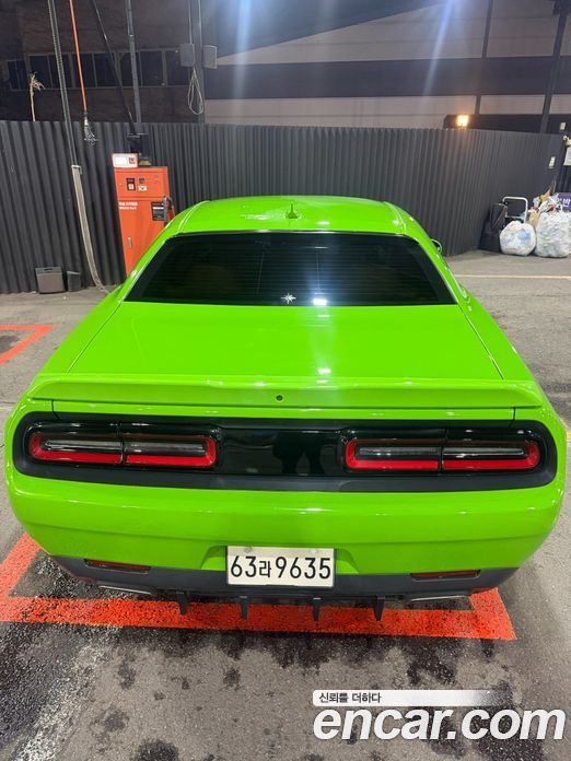Dodge Challenger фото 6