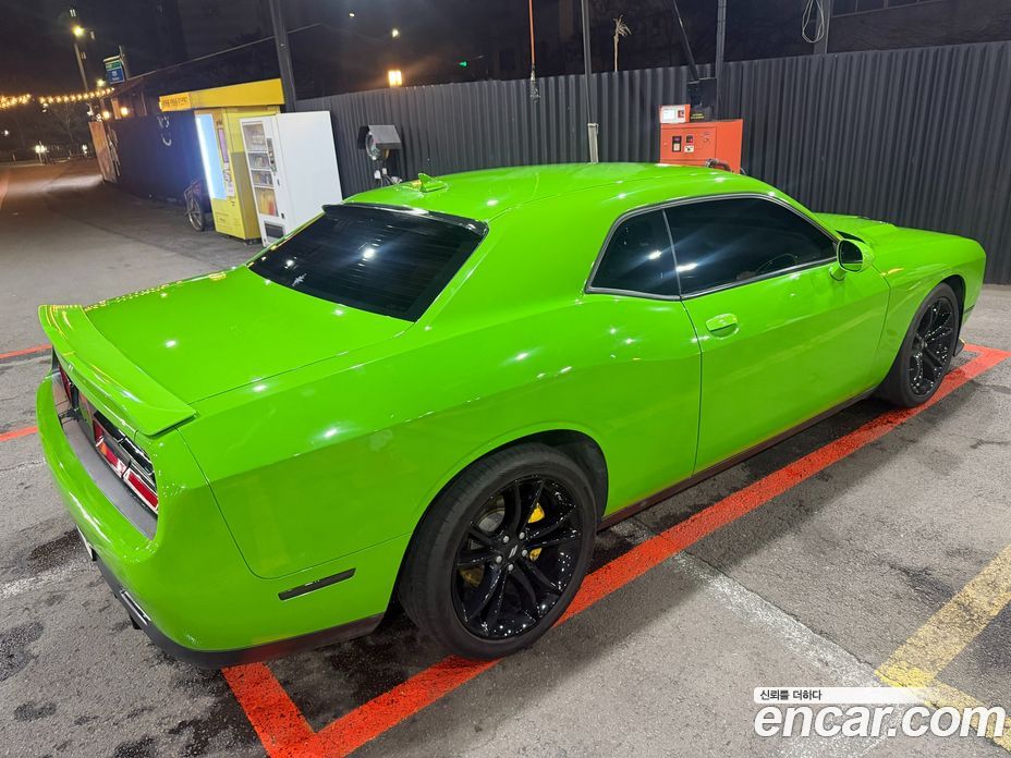 Dodge Challenger фото 7