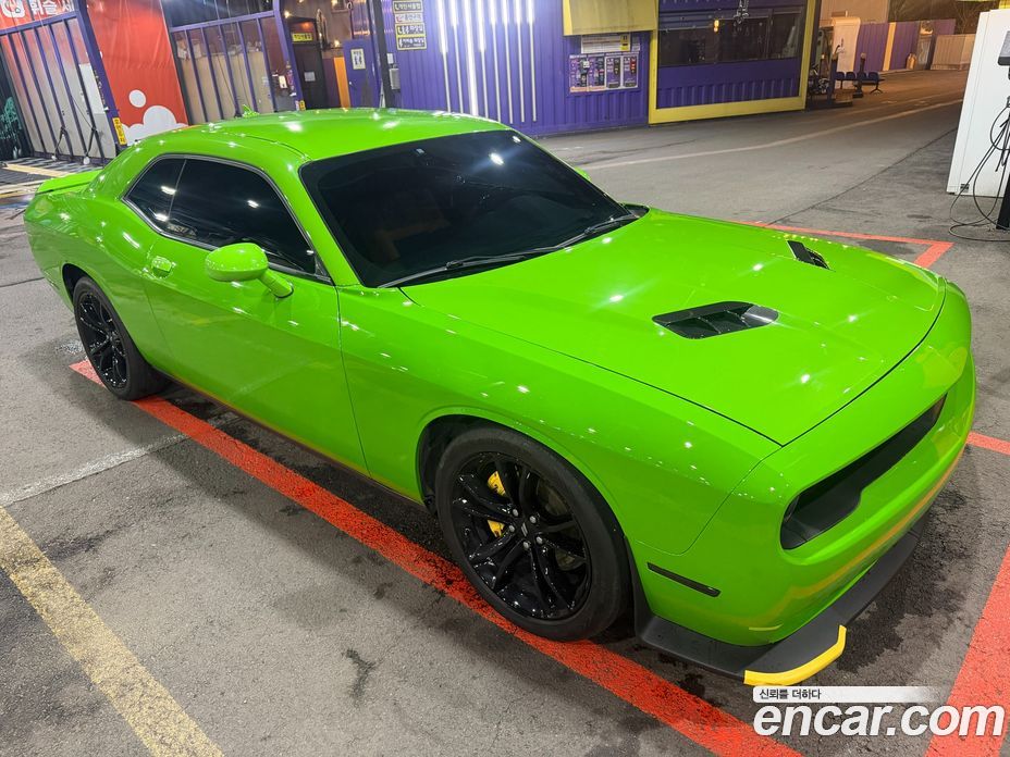 Dodge Challenger фото 8