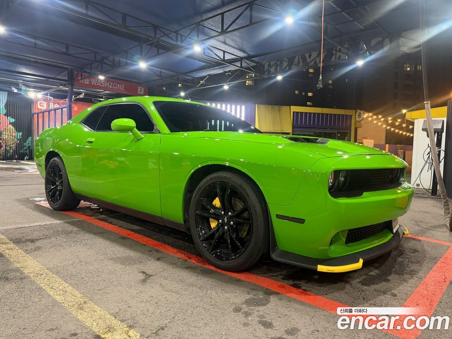 Dodge Challenger фото 10