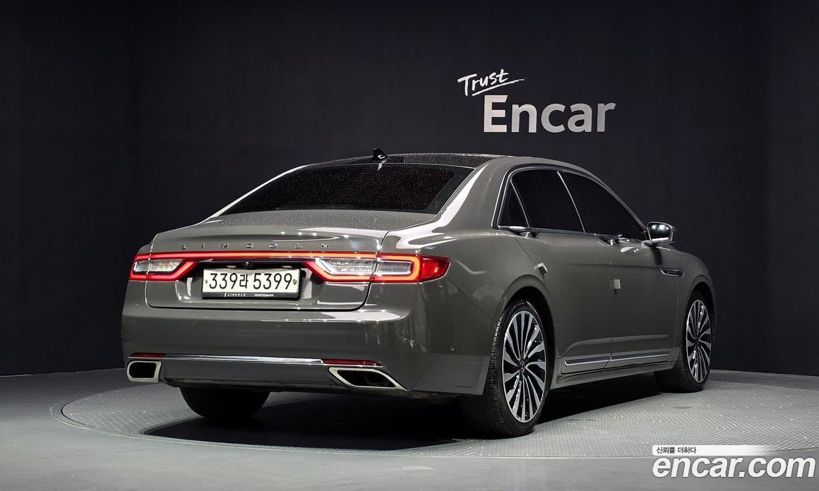 Lincoln Continental 10th Gen фото 2