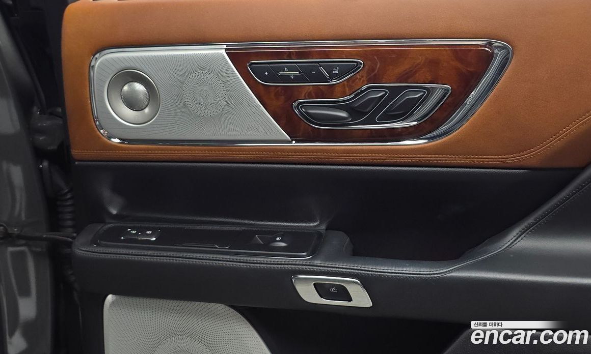 Lincoln Continental 10th Gen фото 32