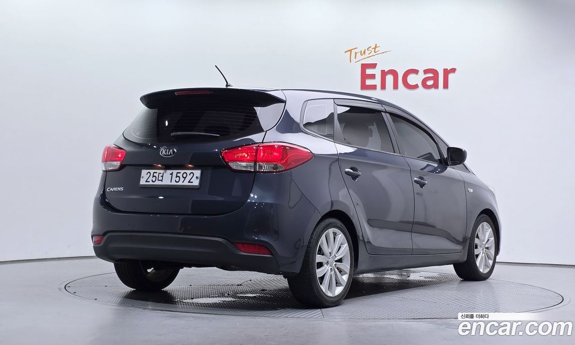 Kia Carens 3rd Gen фото 2