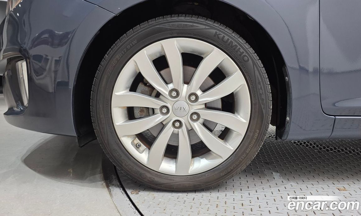 Kia Carens 3rd Gen фото 5