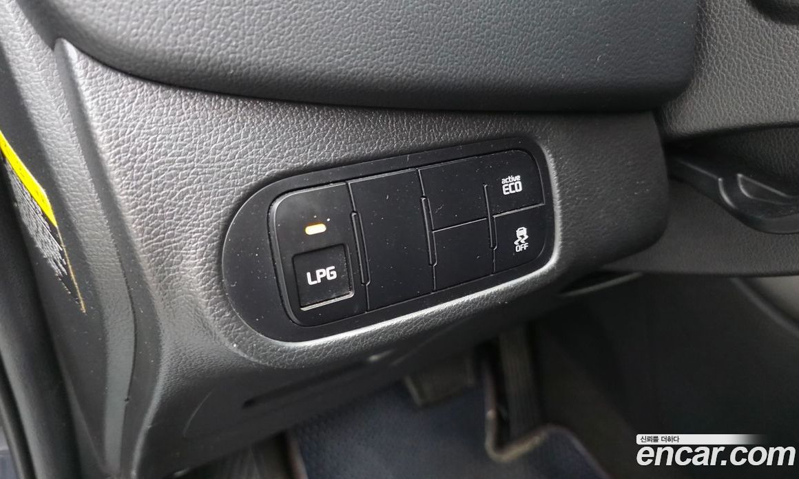 Kia Carens 3rd Gen фото 18