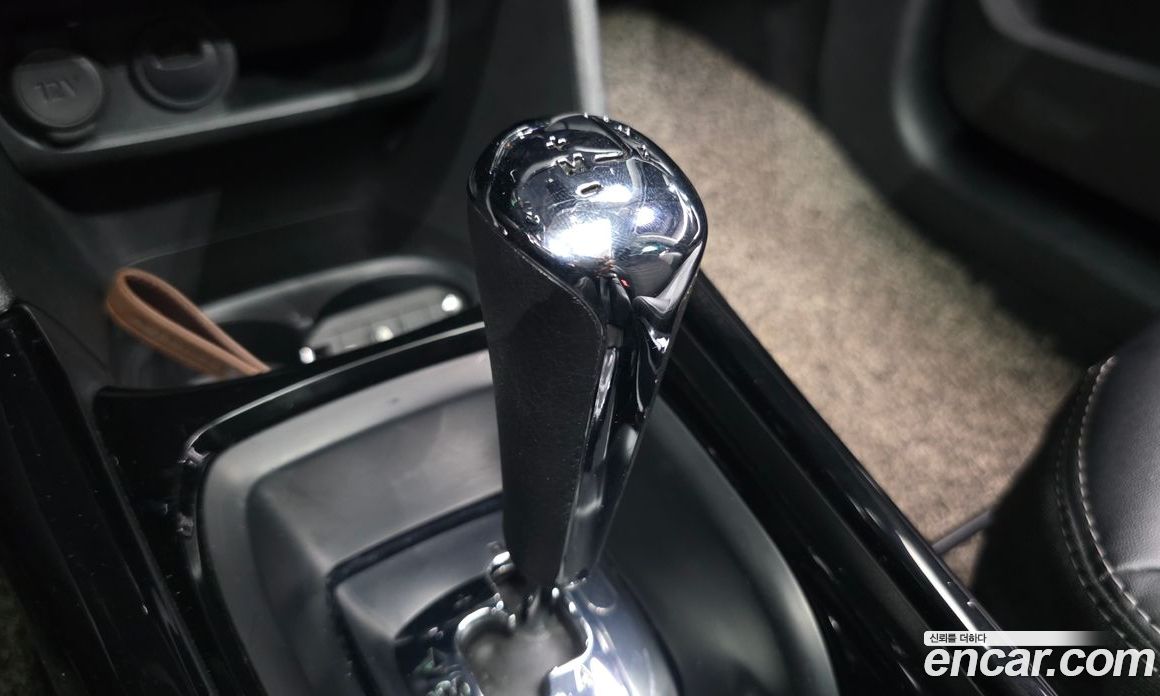 Peugeot 2008 1st Gen фото 9