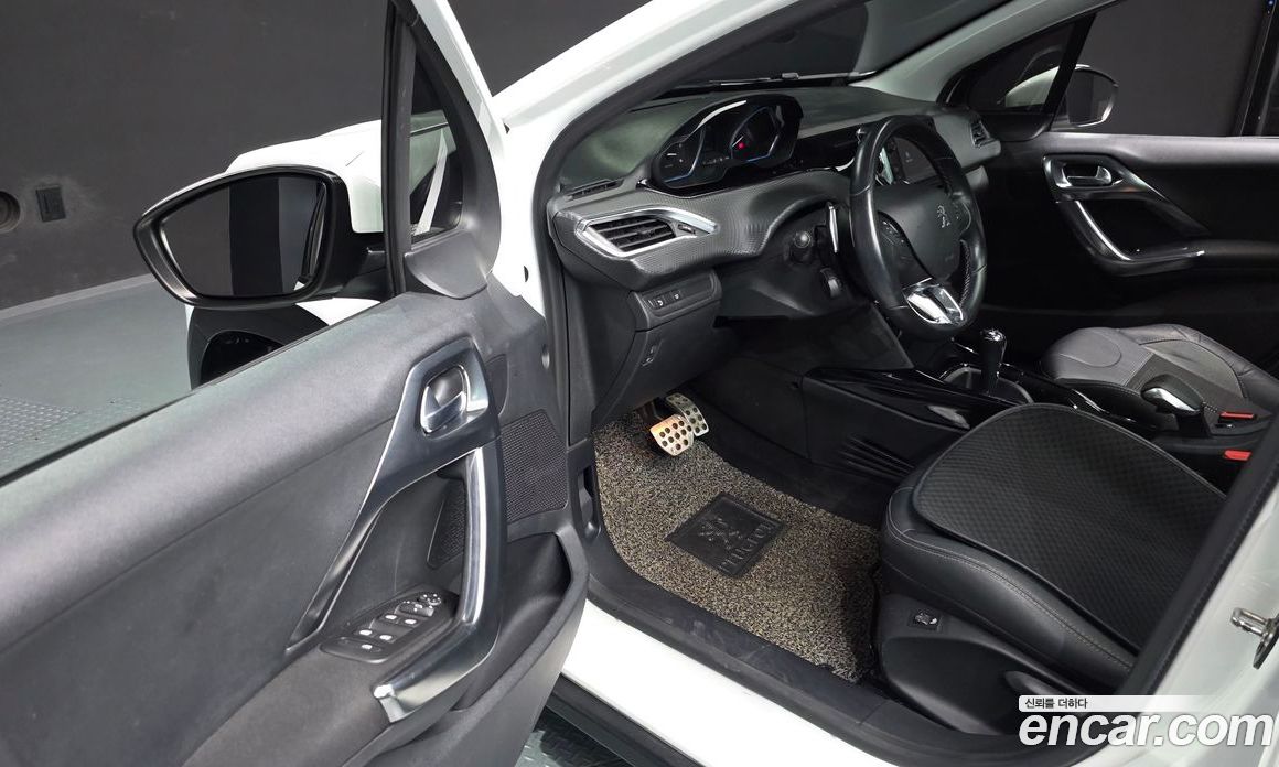 Peugeot 2008 1st Gen фото 10