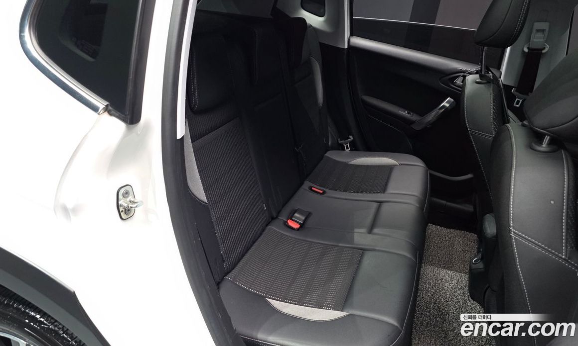 Peugeot 2008 1st Gen фото 11